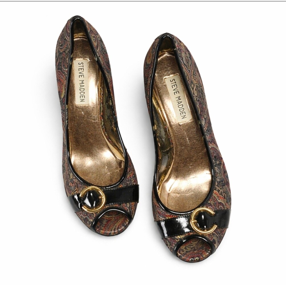 Steve Madden Y2K Tapestry Brocade Peep Toe Heel Black Patent Gold Buckle Size 6